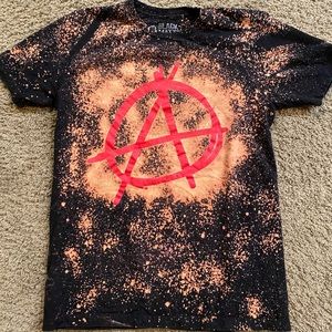 Women’s medium bleached tee